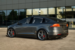 Tesla X with Ohm Wheels Lightning
